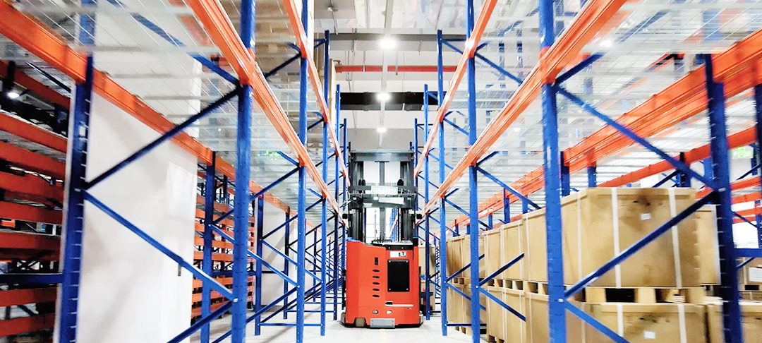 米玛MiMA站驾三向叉车.jpg 米玛MiMA站驾三向叉车.jpg