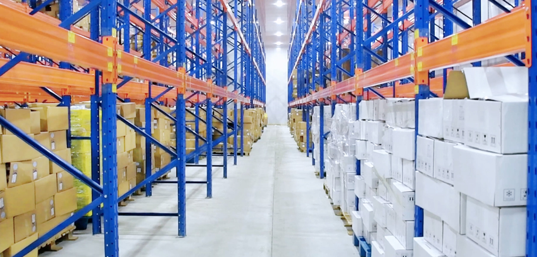 米玛MiMA站驾三向叉车.jpg 米玛MiMA站驾三向叉车.jpg