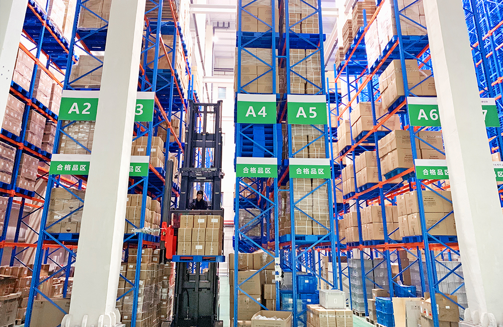 米玛MiMA窄巷道三向叉车.jpg 米玛MiMA窄巷道三向叉车.jpg